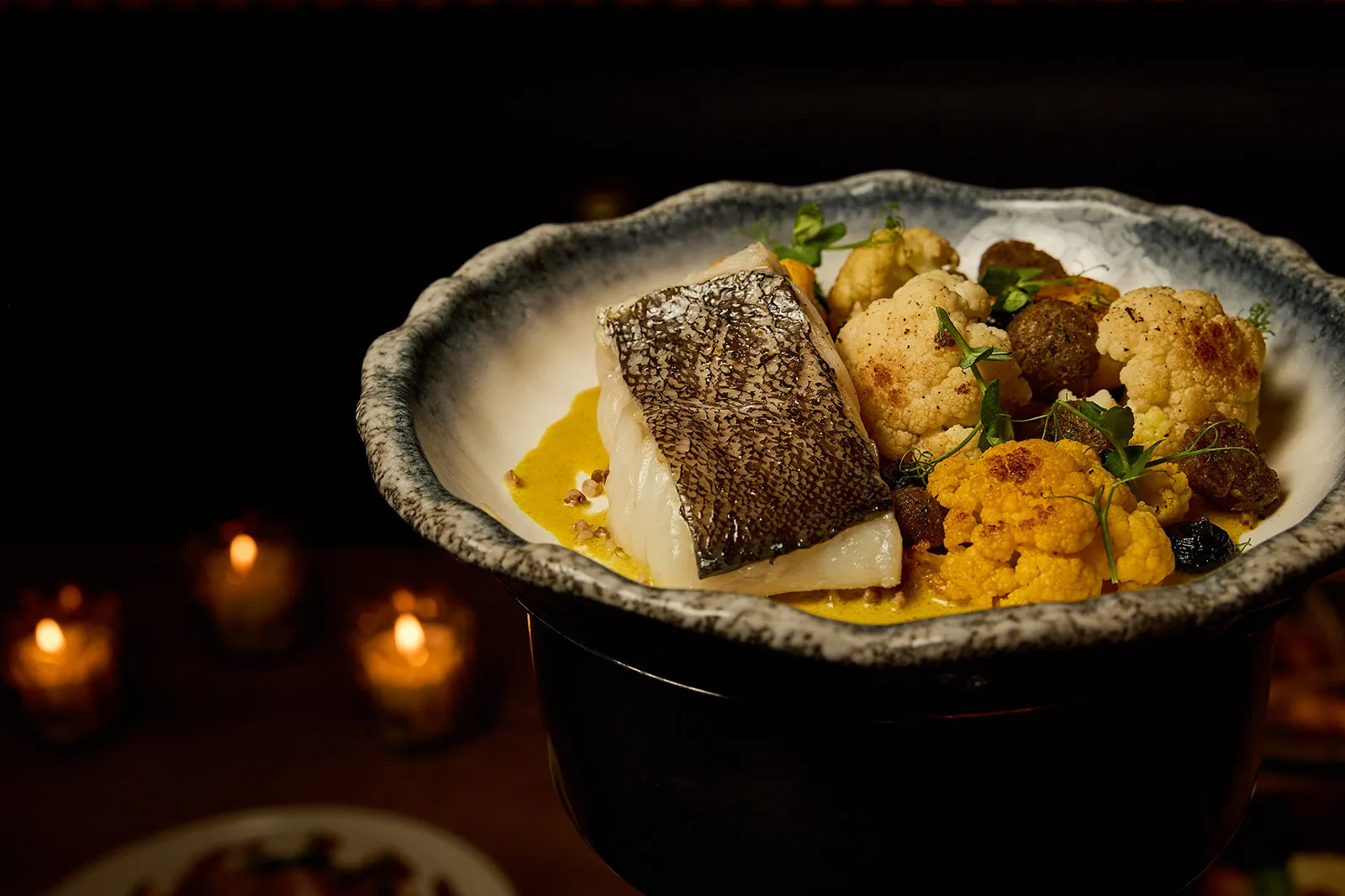 Cabillaud avec chou-fleur et émulsion au curry Madras dans un restaurant à Paris 9 – La Belle Quille
