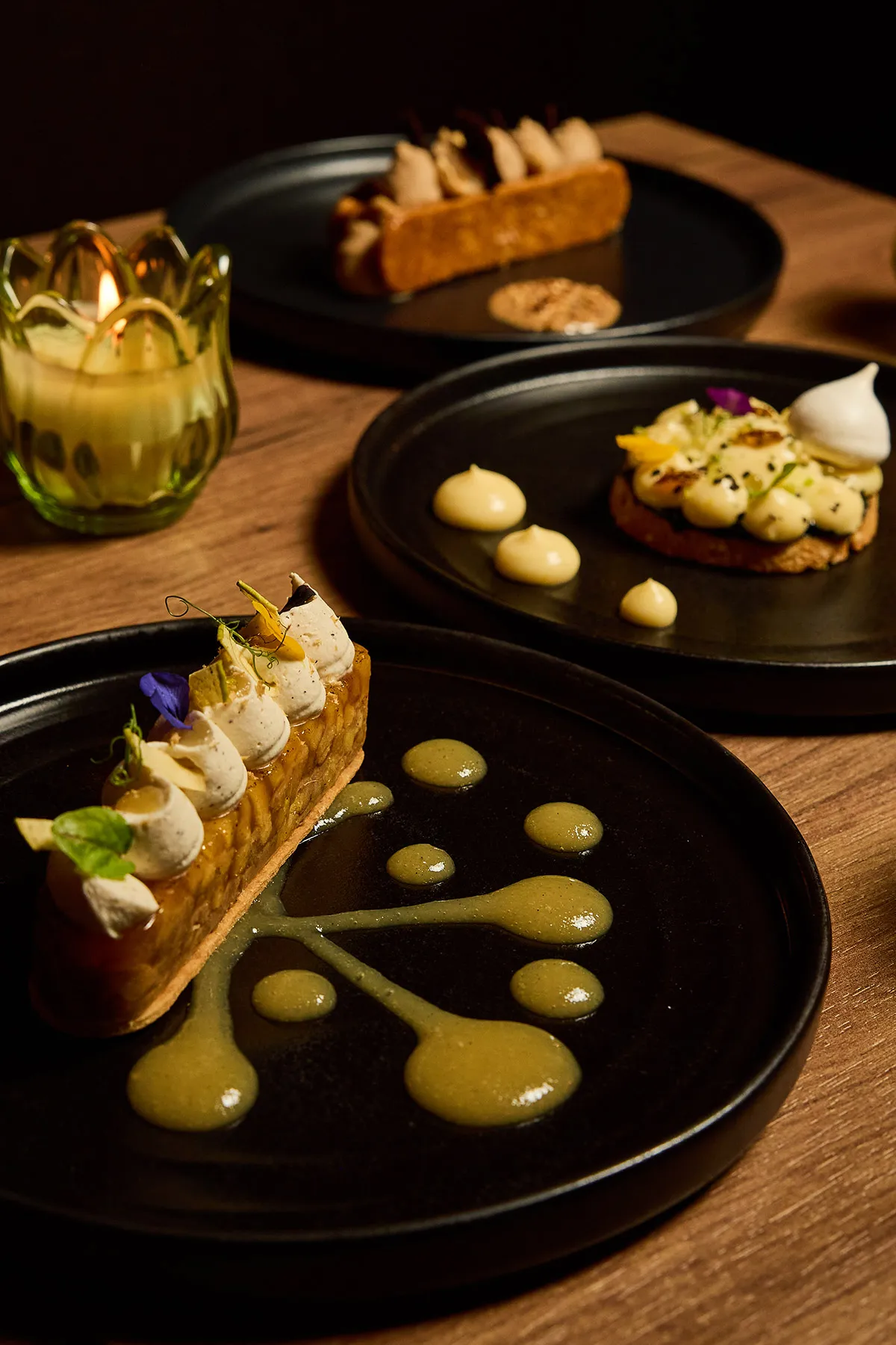 Desserts du restaurant à Paris 9 avec tartelette citron, mille-feuille et douceur aux pommes – La Belle Quille